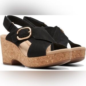 NWB Clarks Black and Tan Women's Wedges sz 8.5